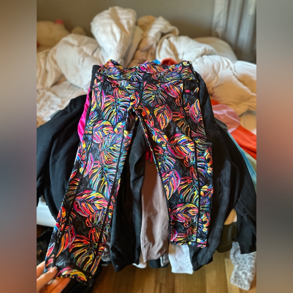 Constantly Varies gear knee length leggings size small